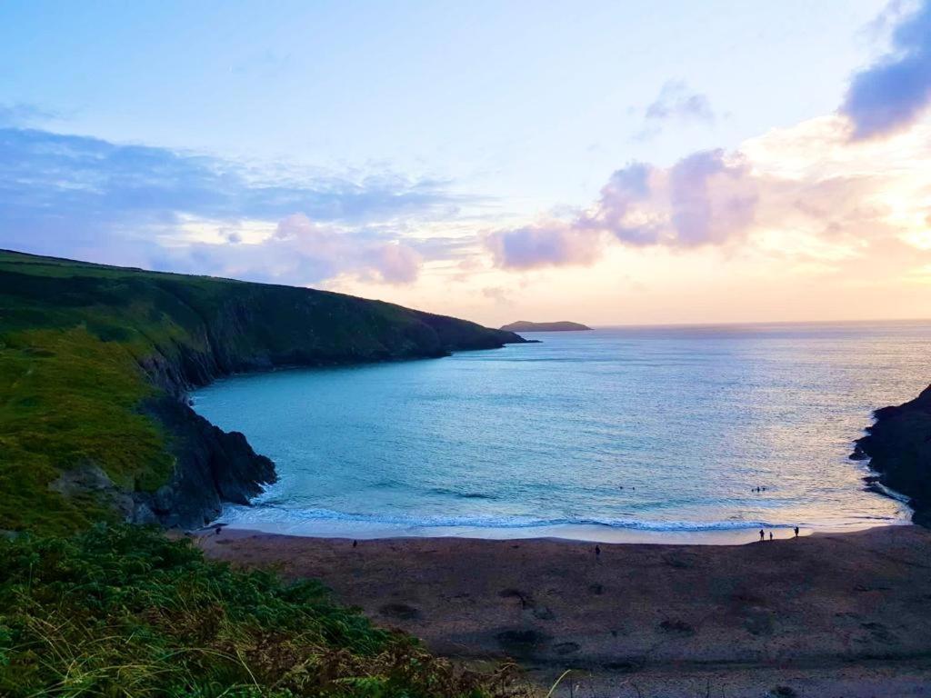 Wild Coastal Retreat At Troed Y Rhiw Aberporth, West Wales Villa Luaran gambar